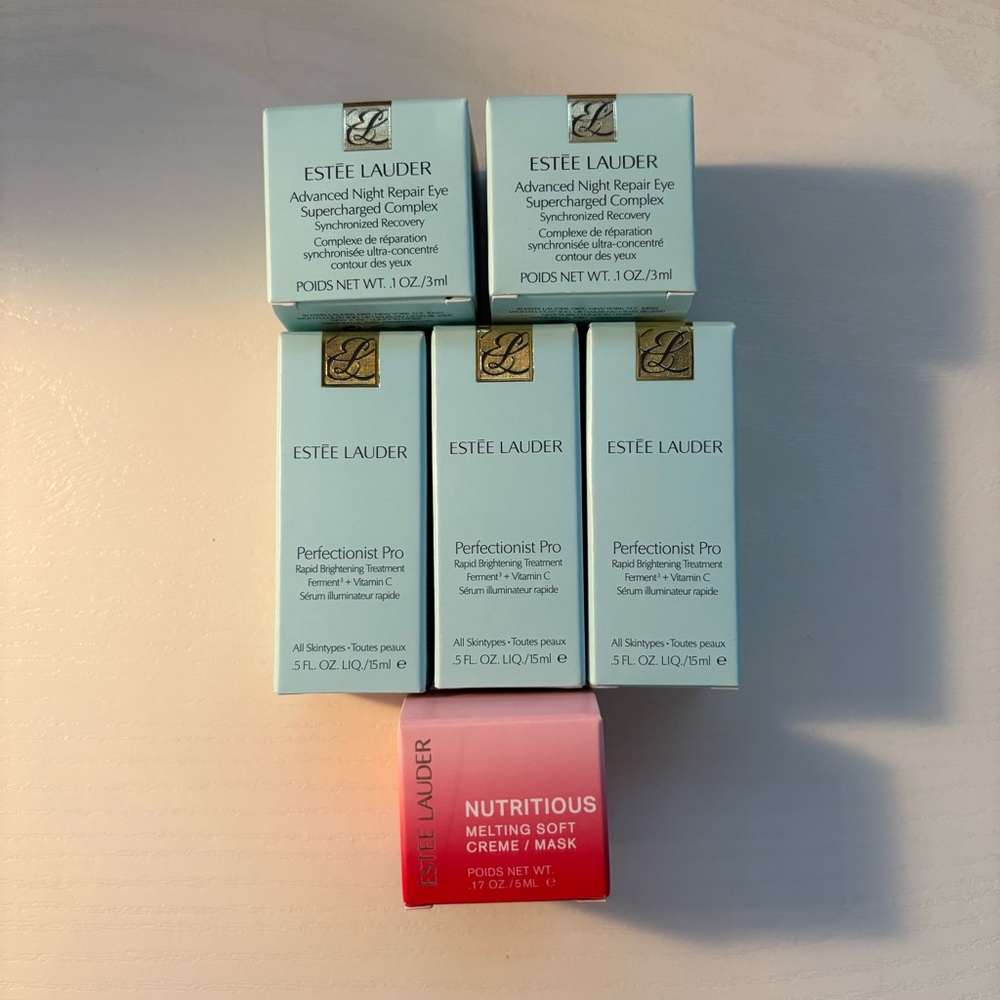 NIB - 8pc- Estée Lauder Skincare Set with travel bag